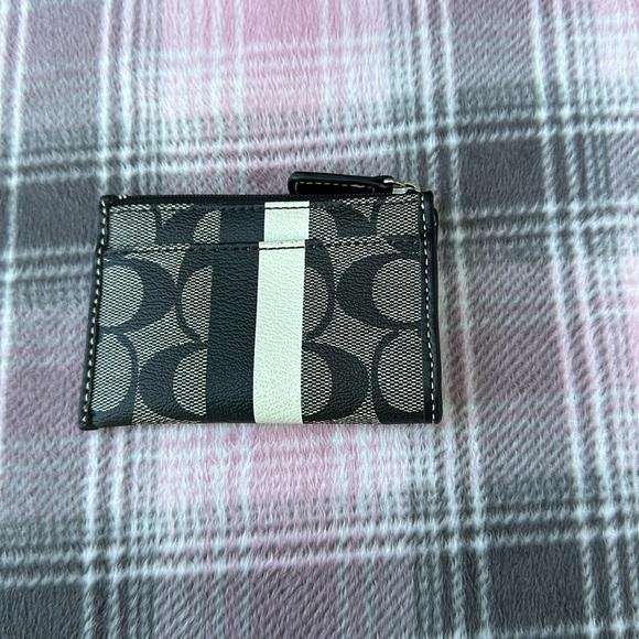 Coach ID card holder change purse 4.25 wide 3 inches high - Picture 2 of 7